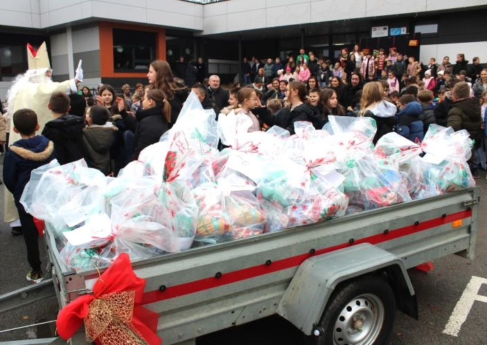 Motomrazovi donijeli radost: Pleternički motociklisti razveselili stotine djece povodom svetog Nikole