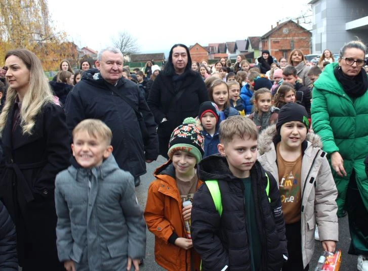 Motomrazovi donijeli radost: Pleternički motociklisti razveselili stotine djece povodom svetog Nikole