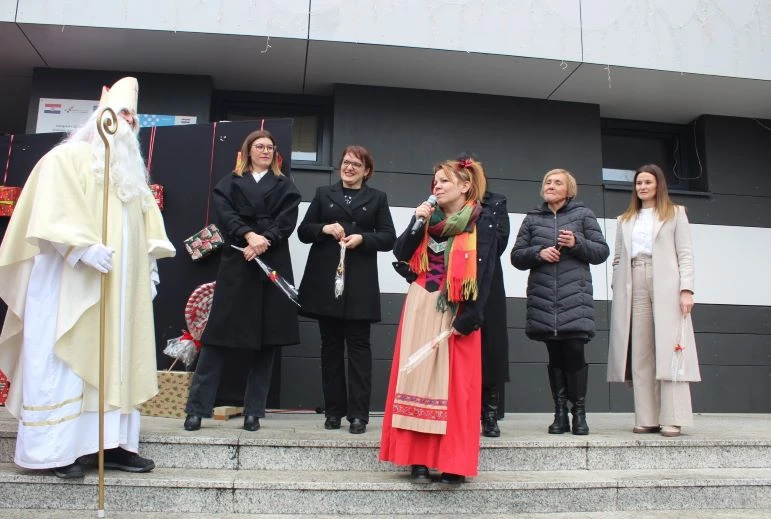 Motomrazovi donijeli radost: Pleternički motociklisti razveselili stotine djece povodom svetog Nikole