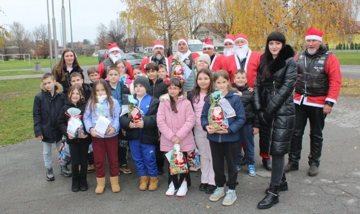 Motomrazovi donijeli radost: Pleternički motociklisti razveselili stotine djece povodom svetog Nikole