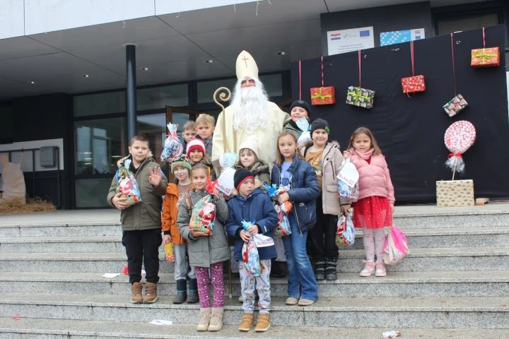 Motomrazovi donijeli radost: Pleternički motociklisti razveselili stotine djece povodom svetog Nikole