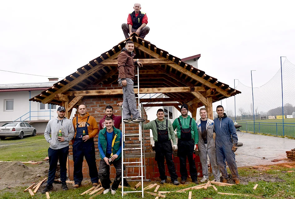 Nogometaši Parasana zasukali rukave: Pripreme za 70. godišnjicu u punom jeku