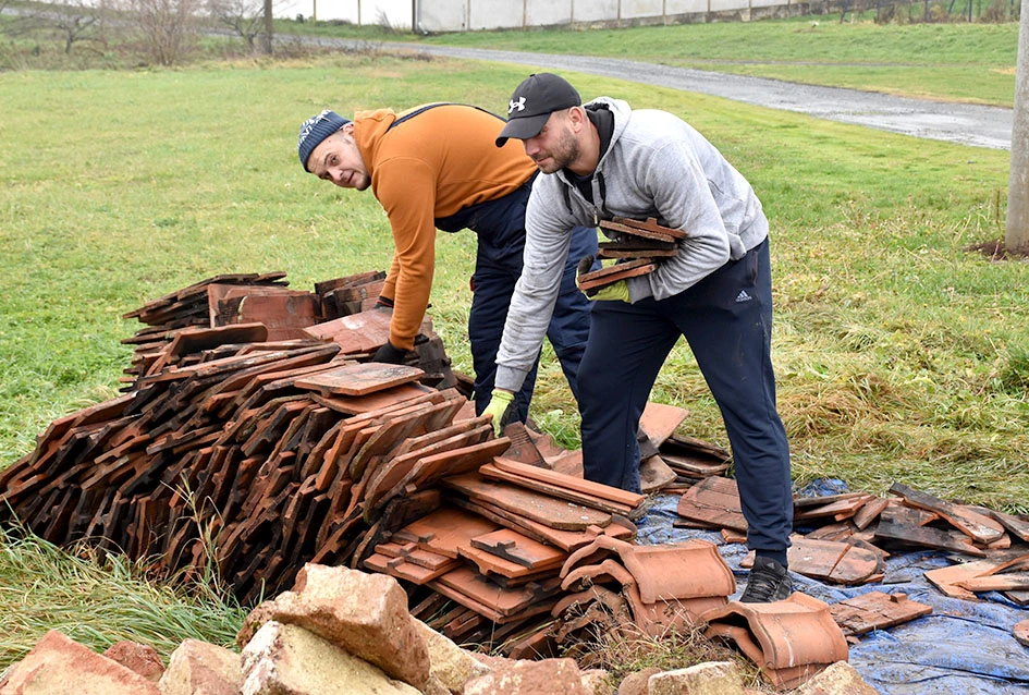 Nogometaši Parasana zasukali rukave: Pripreme za 70. godišnjicu u punom jeku