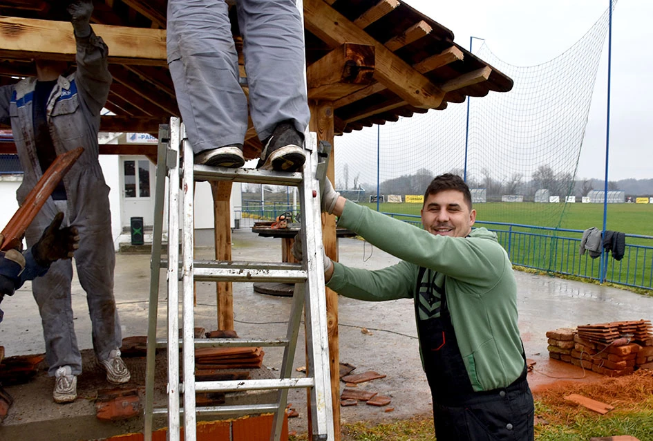 Nogometaši Parasana zasukali rukave: Pripreme za 70. godišnjicu u punom jeku