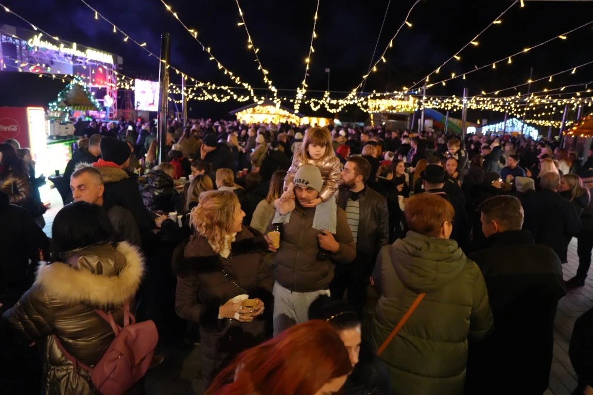 Svečano je otvoren najraskošniji Advent u Slavoniji - Ninina čarobna Shhhuma