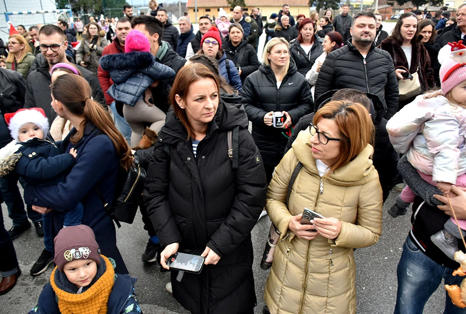 Sveti Nikola stigao u Jakšić; djeca uživala u pjesmi, plesu i poklonima