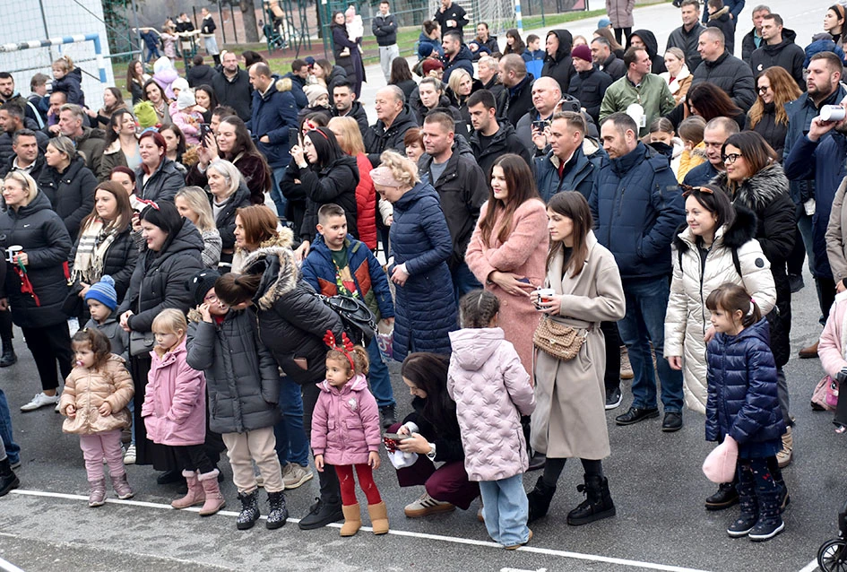 Sveti Nikola stigao u Jakšić; djeca uživala u pjesmi, plesu i poklonima