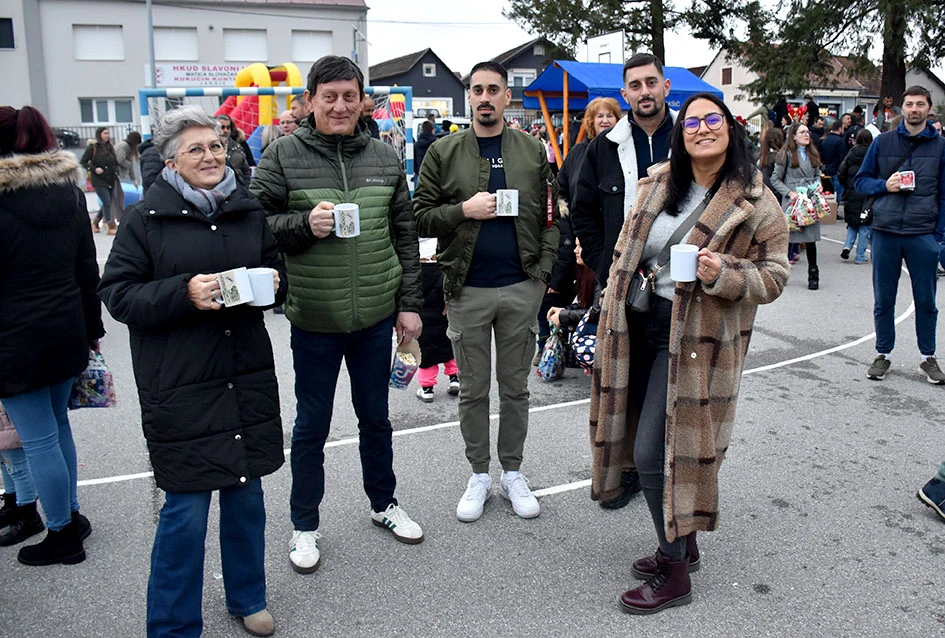 Sveti Nikola stigao u Jakšić; djeca uživala u pjesmi, plesu i poklonima