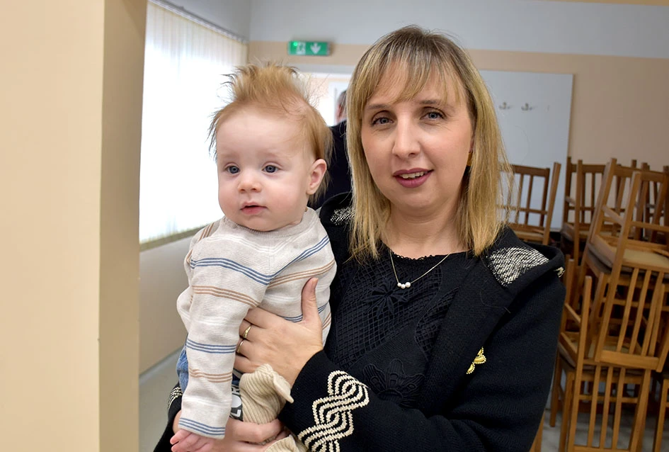 Općina Jakšić nastavila s podrškom obiteljima: Načelnik Kovačević i predsjednik Obradović uručili naknade za 28 novorođenih