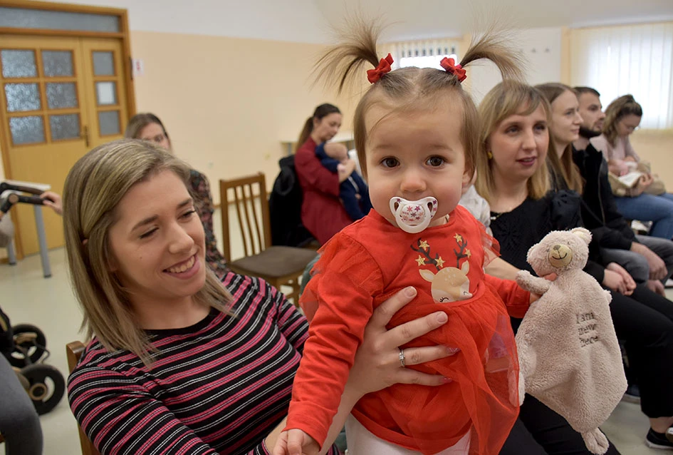 Općina Jakšić nastavila s podrškom obiteljima: Načelnik Kovačević i predsjednik Obradović uručili naknade za 28 novorođenih