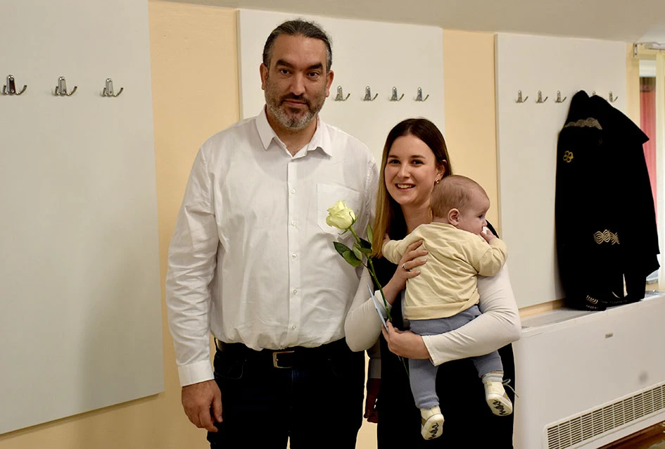 Općina Jakšić nastavila s podrškom obiteljima: Načelnik Kovačević i predsjednik Obradović uručili naknade za 28 novorođenih