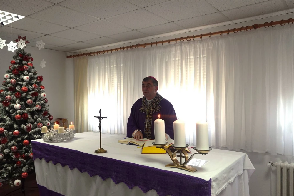 Biskup Ivo pohodio Dom za starije i nemoćne osobe u Velikoj