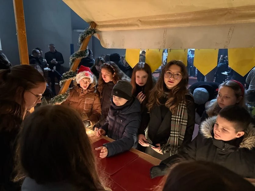 Adventska čarolija u srcu zajednice: Koncert „Ususret Ljubavi“ i „Advent u KOŠ-u“ okupili brojne posjetitelje