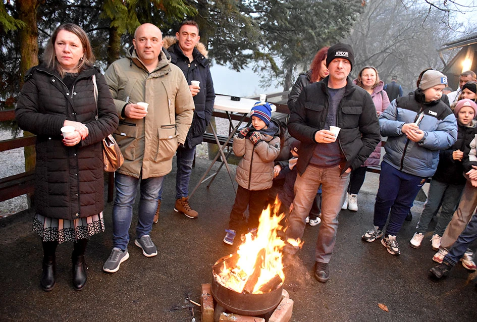 Peti ’Advent u Rajsavcu”: Druženje uz Djeda Mraza i slovačku tradiciju