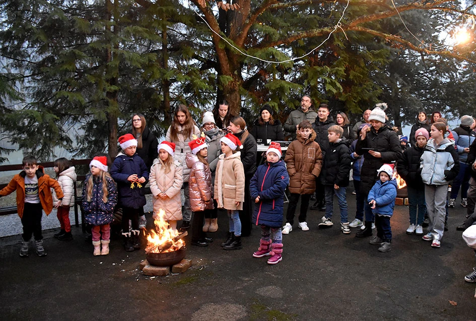 Peti ’Advent u Rajsavcu”: Druženje uz Djeda Mraza i slovačku tradiciju