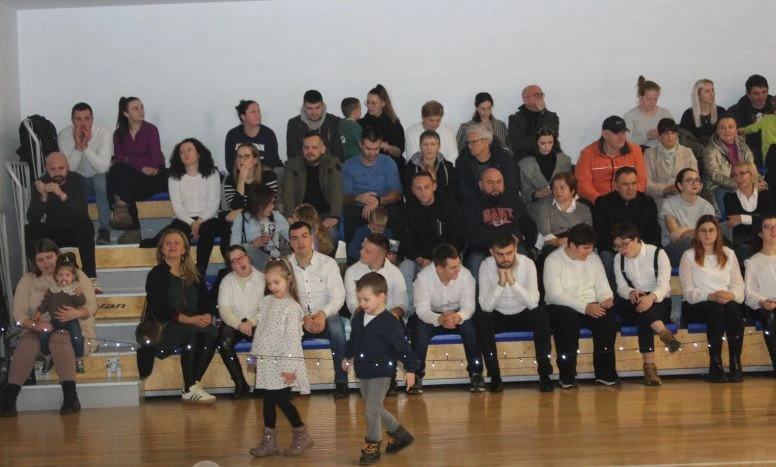 Pleterničke mažoretkinje održale božićnu priredbu