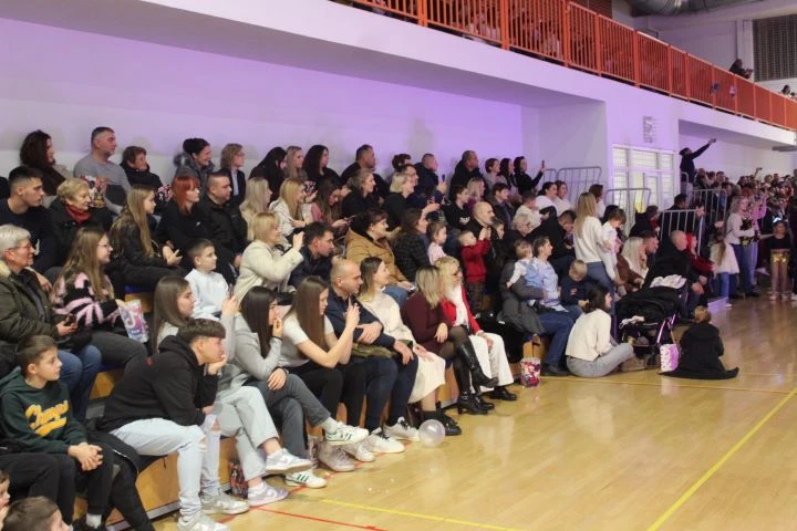 Pleterničke mažoretkinje održale božićnu priredbu