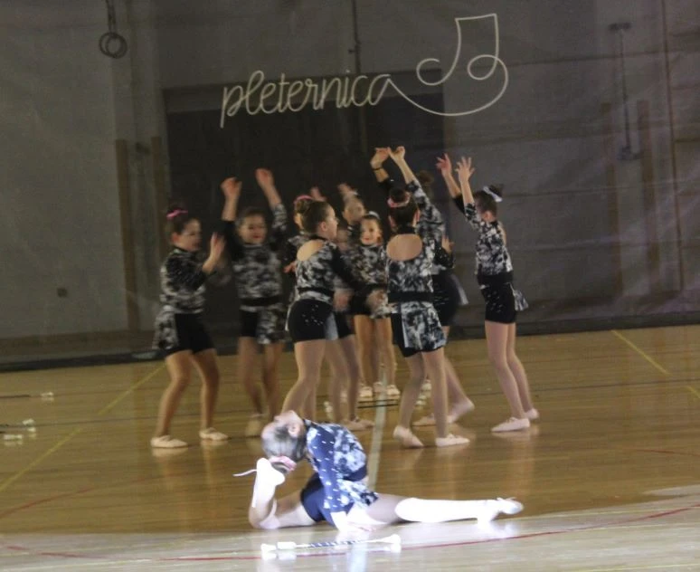 Pleterničke mažoretkinje održale božićnu priredbu