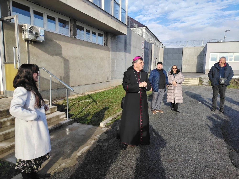 Biskup Ivo pohodio zatvor i kaznionicu u Požegi