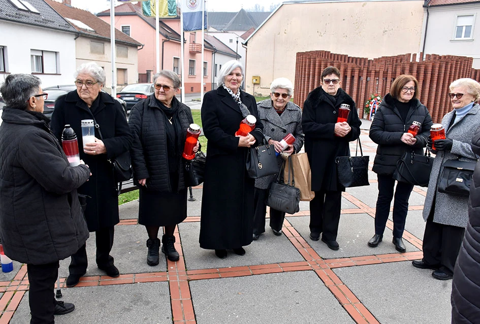 Uoči Božića – tišina, poštovanje i neugasla ljubav roditelja