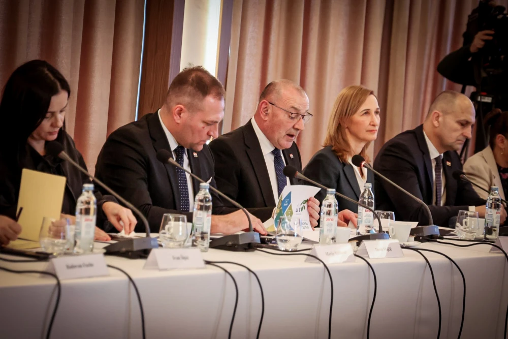 Županica Jozić na sjednici Savjeta za Slavoniju, Baranju i Srijem:”Jedino jako gospodarstvo i jaka poljoprivreda mogu pridonijeti tome da se demografski trendovi okrenu”