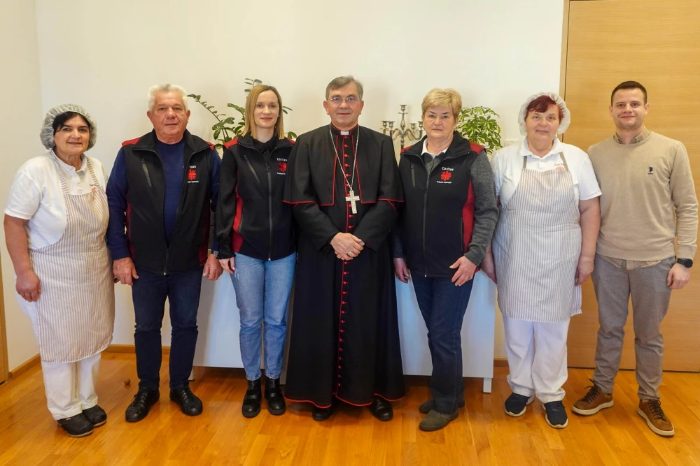 Susret biskupa Ive s djelatnicima i korisnicima biskupijskog Caritasa