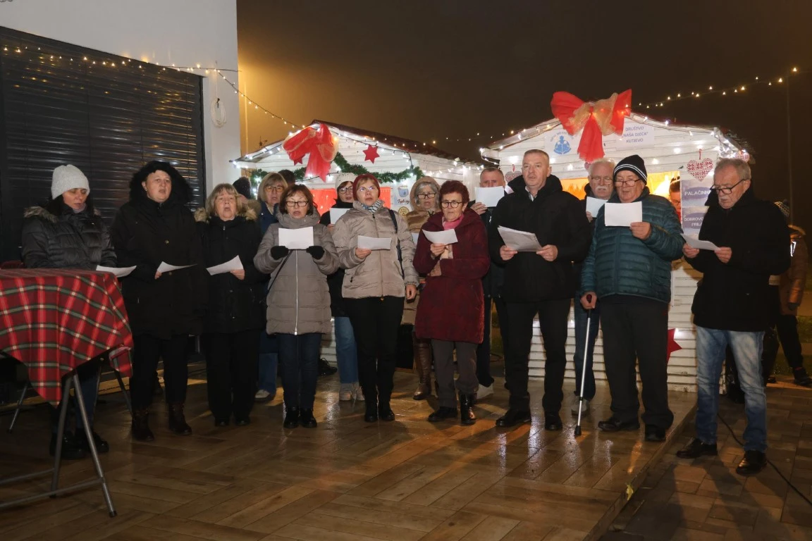 Kutjevo u blagdanskom duhu: Održano adventsko druženje i paljenje četvrte svijeće