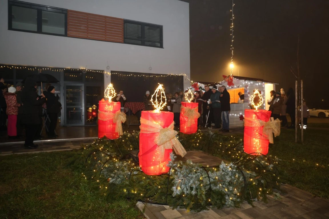 Kutjevo u blagdanskom duhu: Održano adventsko druženje i paljenje četvrte svijeće