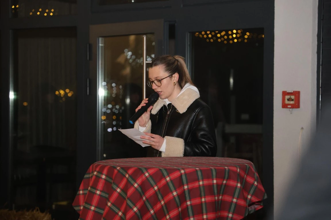 Kutjevo u blagdanskom duhu: Održano adventsko druženje i paljenje četvrte svijeće