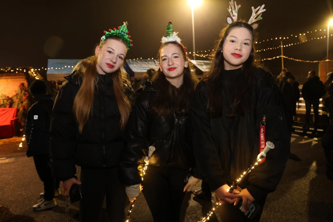 Kutjevo u blagdanskom duhu: Održano adventsko druženje i paljenje četvrte svijeće