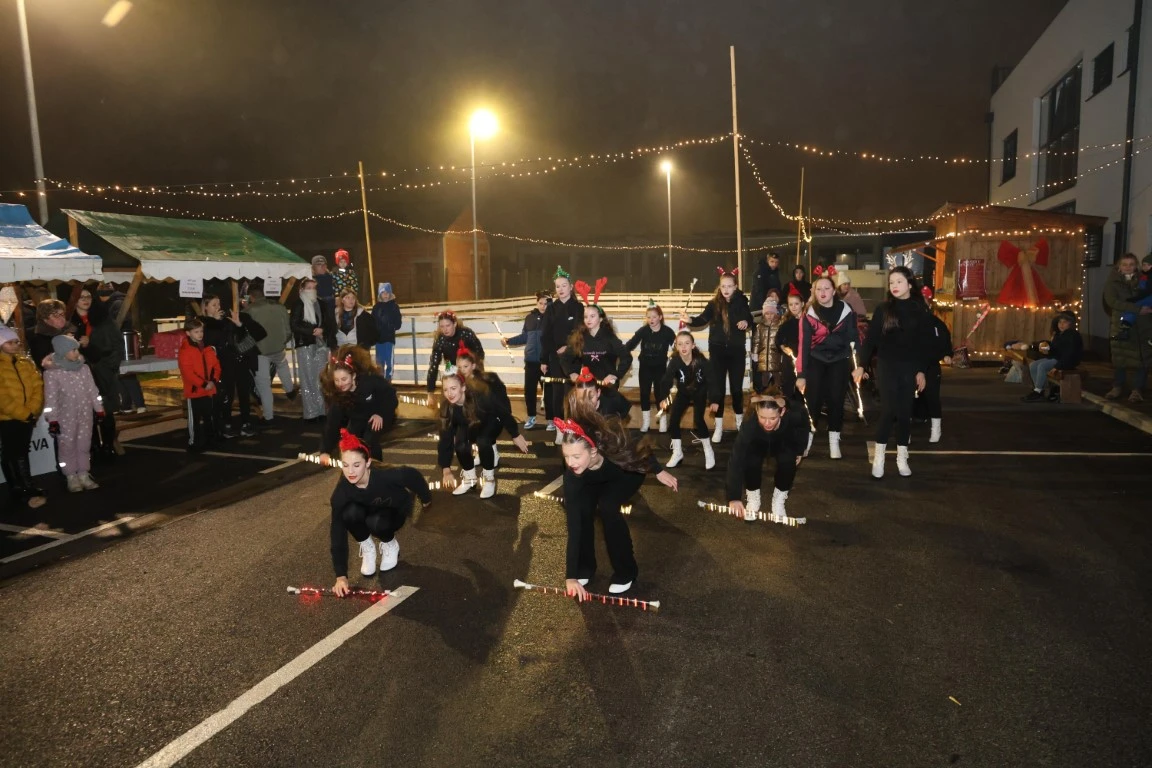 Kutjevo u blagdanskom duhu: Održano adventsko druženje i paljenje četvrte svijeće