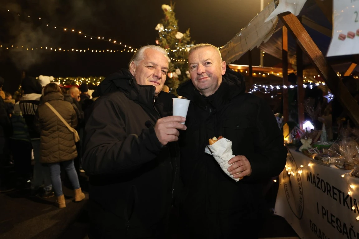 Kutjevo u blagdanskom duhu: Održano adventsko druženje i paljenje četvrte svijeće