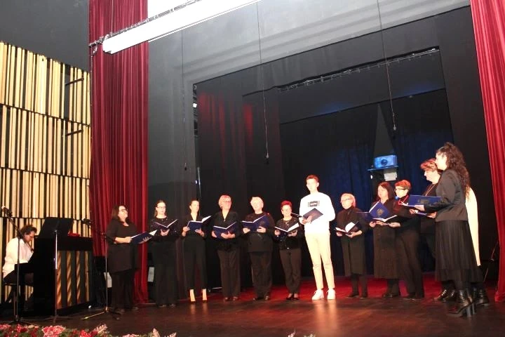 Pleternica zapjevala uoči Božića uz HKUD Vijenac i Udrugu Osmjeh