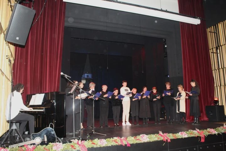 Pleternica zapjevala uoči Božića uz HKUD Vijenac i Udrugu Osmjeh