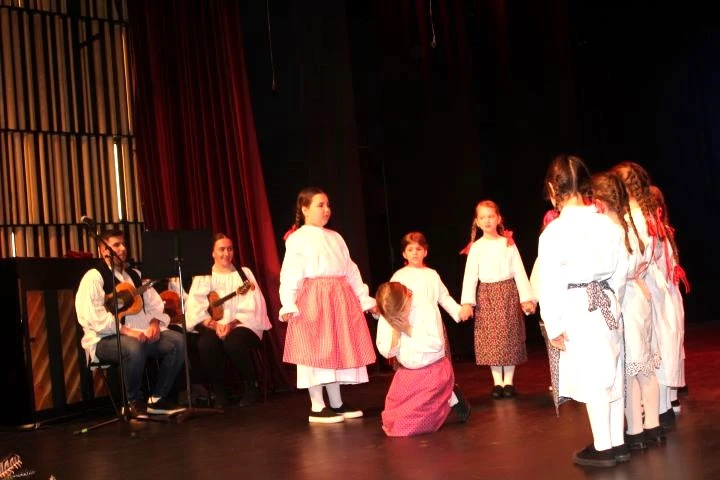 Pleternica zapjevala uoči Božića uz HKUD Vijenac i Udrugu Osmjeh