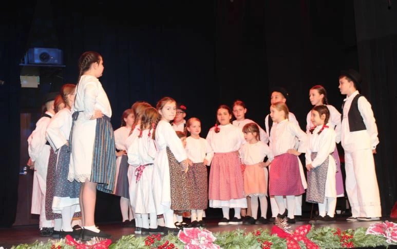 Pleternica zapjevala uoči Božića uz HKUD Vijenac i Udrugu Osmjeh