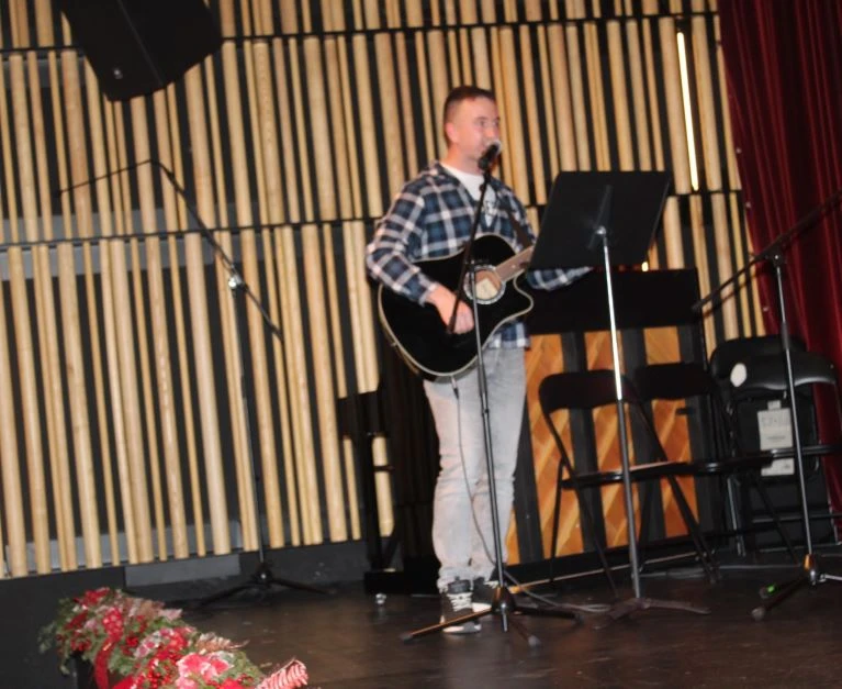 Pleternica zapjevala uoči Božića uz HKUD Vijenac i Udrugu Osmjeh