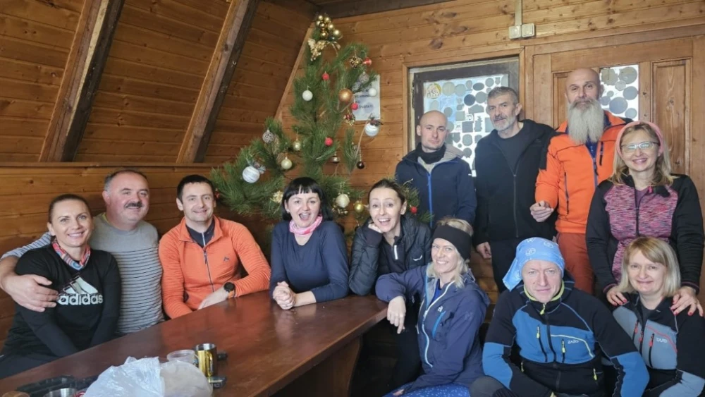 Blagdanski ugođaj na Mališćaku: Okićen bor u planinarskom skloništu