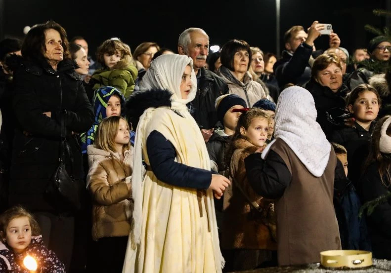 Uprizorene žive jaslice u svetištu Gospe od Suza 