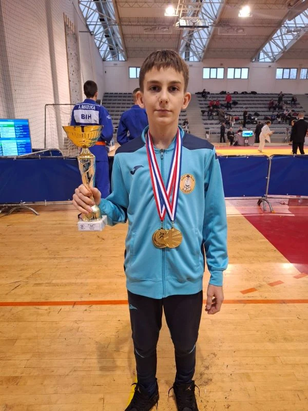 Na međunarodnom turniru u Vitezu osvojili sedam zlatnih i jednu srebrnu medalju