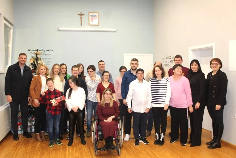 Božićni domjenak pleterničke Udruge „Osmjeh“ ispunjen radošću i zajedništvom