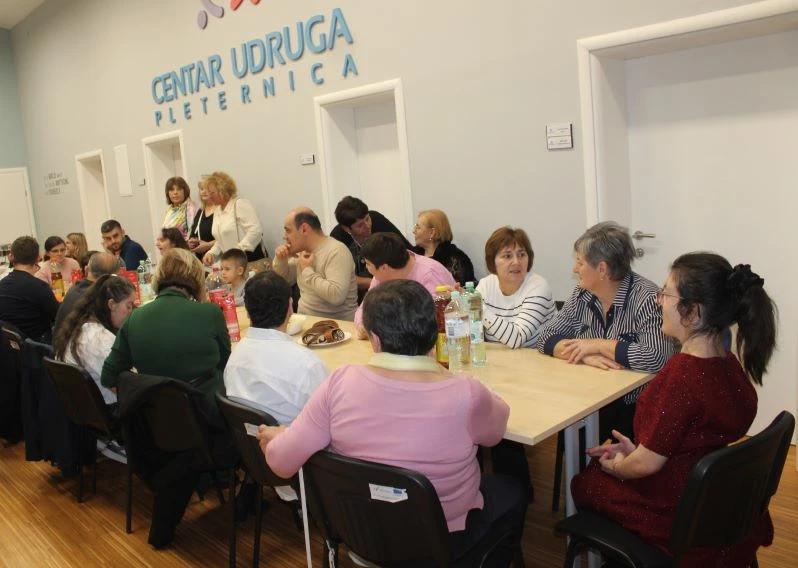 Božićni domjenak pleterničke Udruge „Osmjeh“ ispunjen radošću i zajedništvom