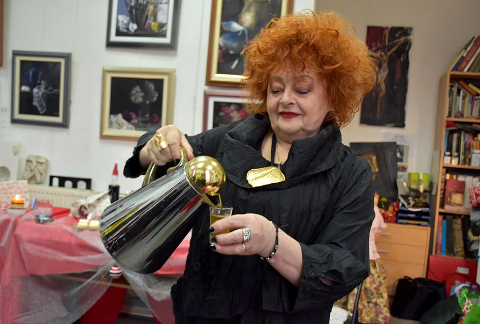 POŽEŠKO JUTRO ISPUNJENO TOPLINOM: Badnja tradicija u ateljeu slikarice Anite Grabavac Jakobović