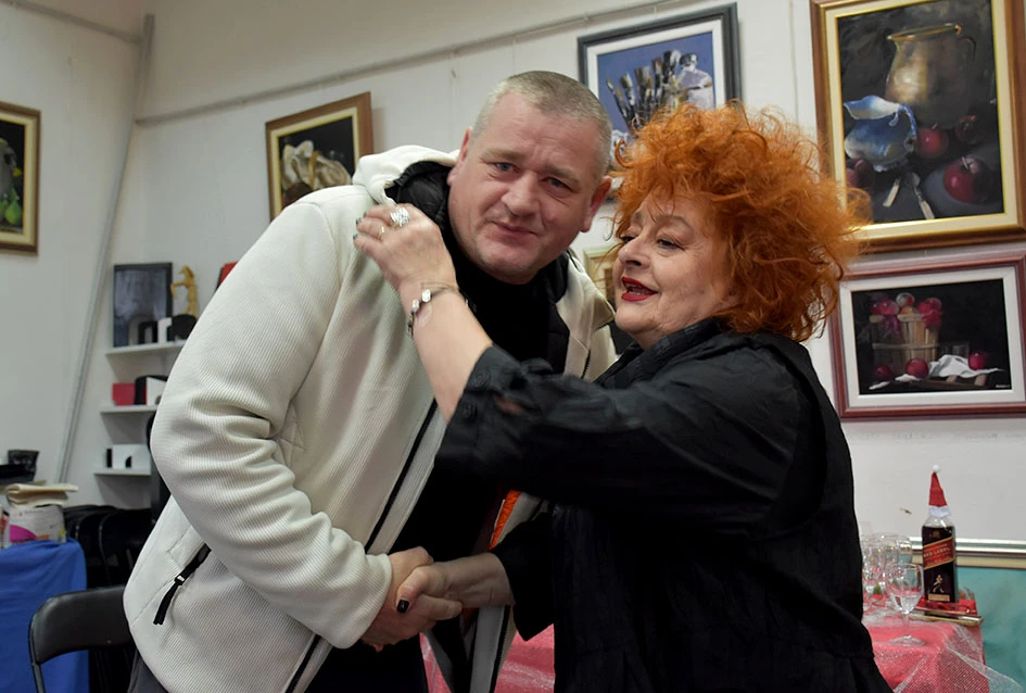 POŽEŠKO JUTRO ISPUNJENO TOPLINOM: Badnja tradicija u ateljeu slikarice Anite Grabavac Jakobović