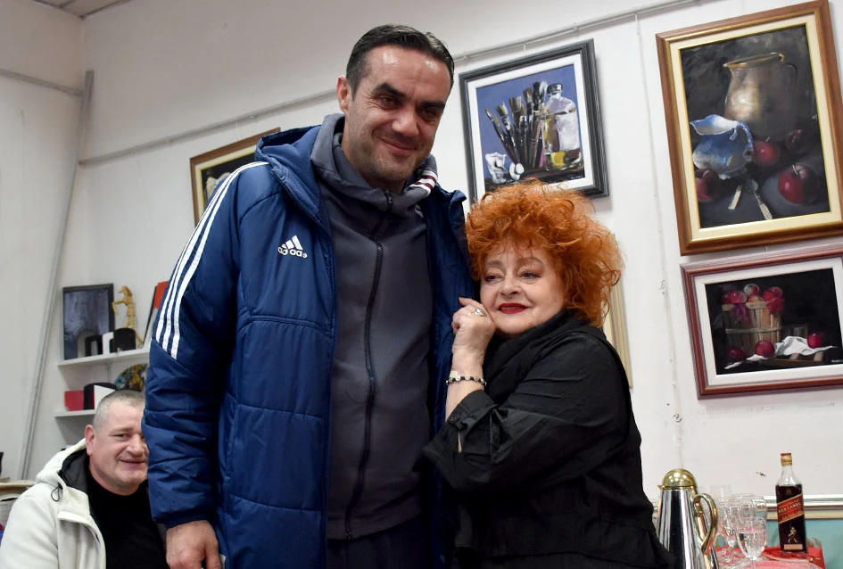 POŽEŠKO JUTRO ISPUNJENO TOPLINOM: Badnja tradicija u ateljeu slikarice Anite Grabavac Jakobović