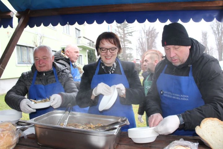 Na Badnjak u Pleternici podijeljeno 400 porcija posnih obroka