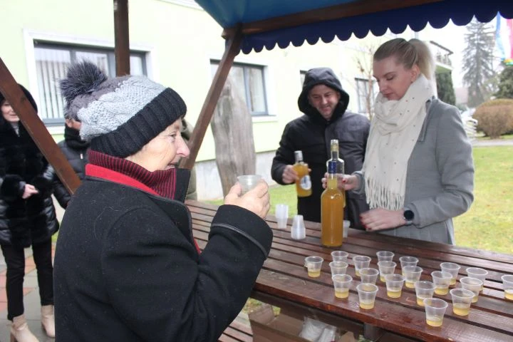 Na Badnjak u Pleternici podijeljeno 400 porcija posnih obroka