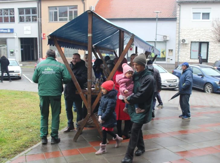 Na Badnjak u Pleternici podijeljeno 400 porcija posnih obroka
