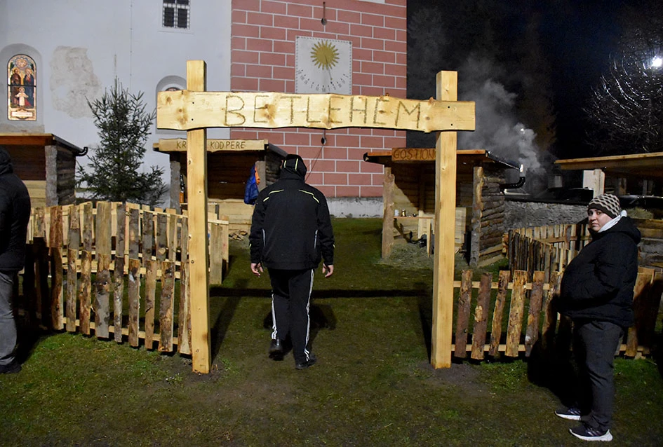 U Velikoj uprizorene žive jaslice uz snažnu humanitarnu poruku