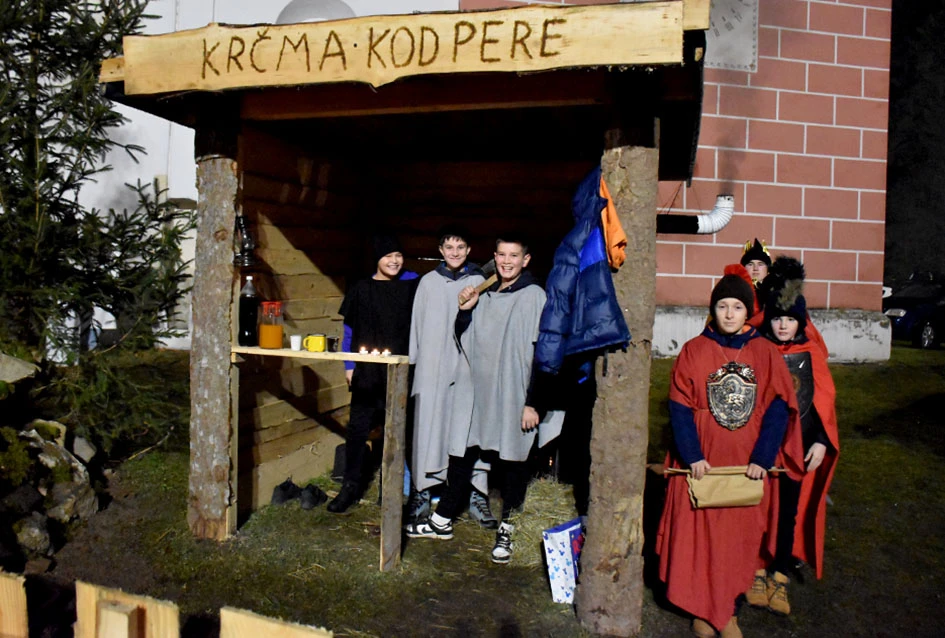 U Velikoj uprizorene žive jaslice uz snažnu humanitarnu poruku